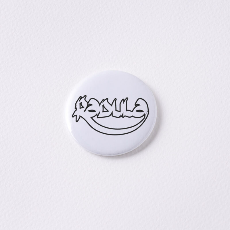 Бяла значка с оригинален дизайн на група Radula.